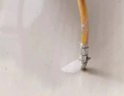 河源市瓷砖空鼓维修公司专业解答在瓷砖铺贴过程中，如果使用的砂料过粗（如全部使用了粗砂），可能会导致以下问题